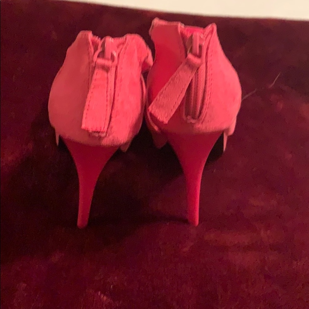 Heels - Picture 2 of 3